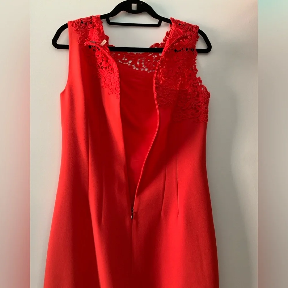 Elie Tahari - Emory Sleeveless Sheath Dress w Lace Detail - size 4 - Picture 4 of 5